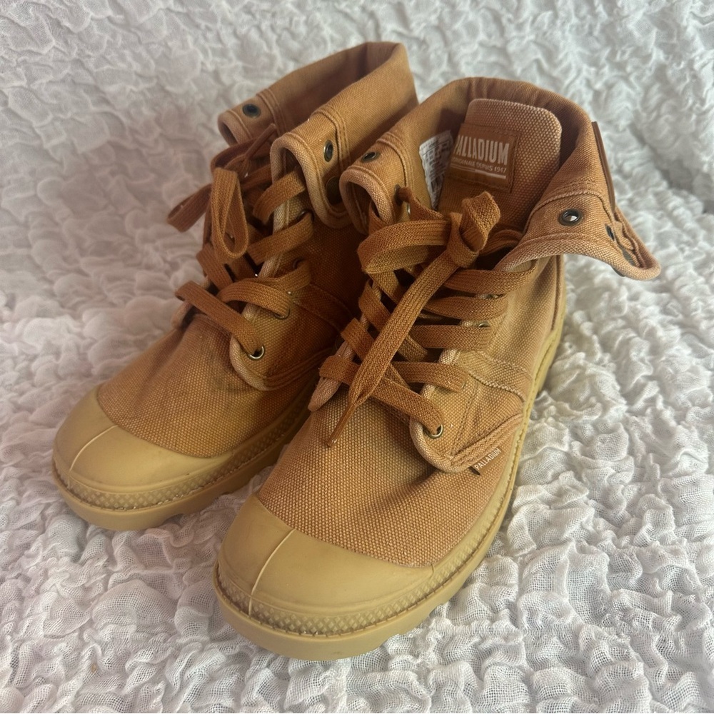 Palladium Boots In Color Peru Archive Size 9.5